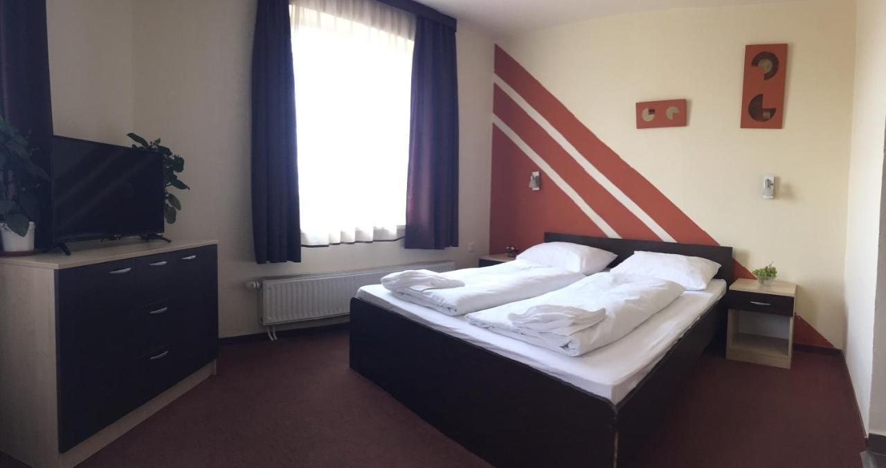 City Hotel Agoston Pécs Eksteriør bilde