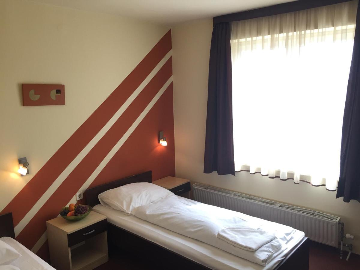 City Hotel Agoston Pécs Eksteriør bilde